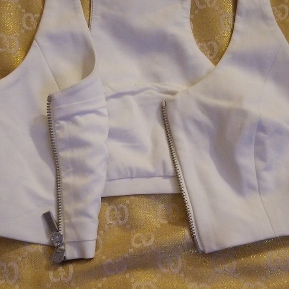 Elisabeth and James white vest - Picture 5 of 8